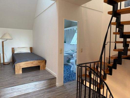 Platz unter der Galerie