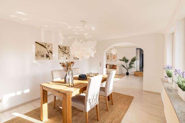 Esszimmer und Wohnzimmer