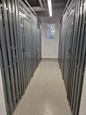 Kellerzugang; hell und gepflegt