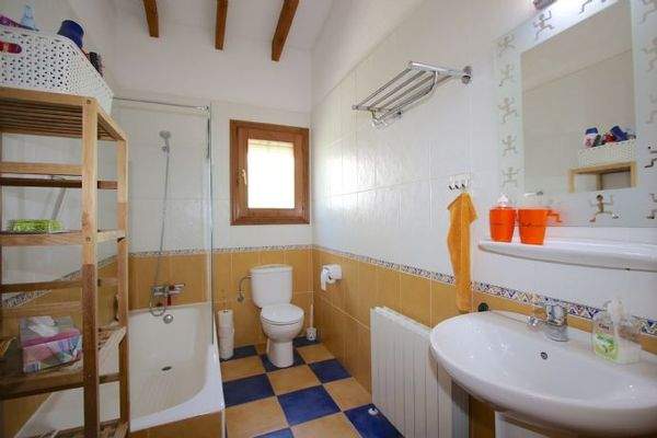 Badezimmer mit Badewanne