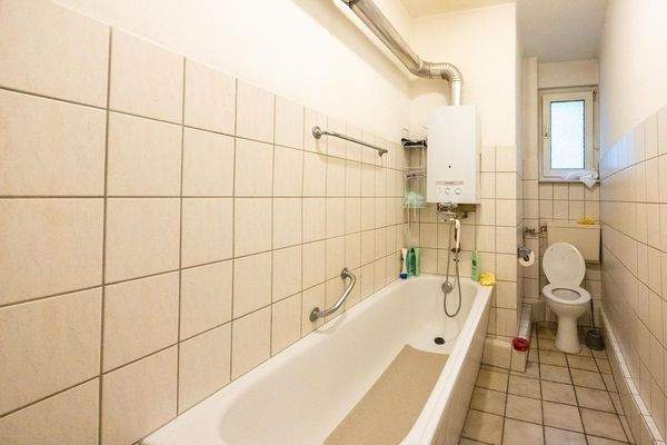 Wohnung 3. OG: Tageslichtbad mit Badewanne