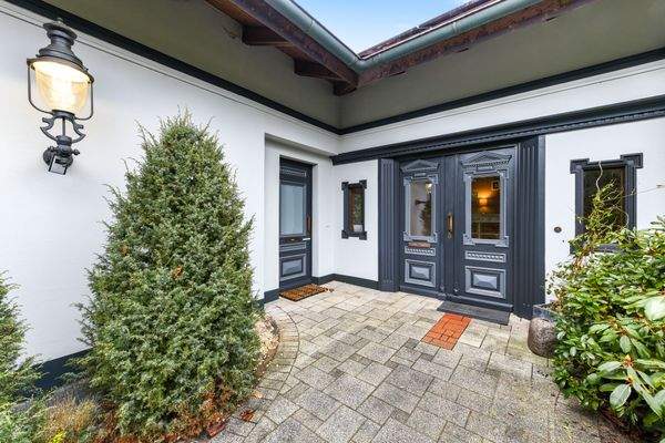 Haupt- und separater Zugang zur Einliegerwohnung