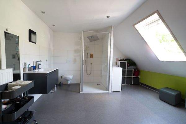 Badezimmer DG-Wohnung (1)