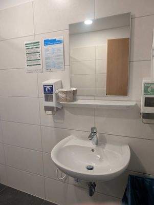 WC Damen innen 1.jpg