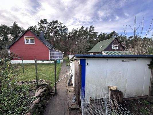 Grundstück mit Schuppen