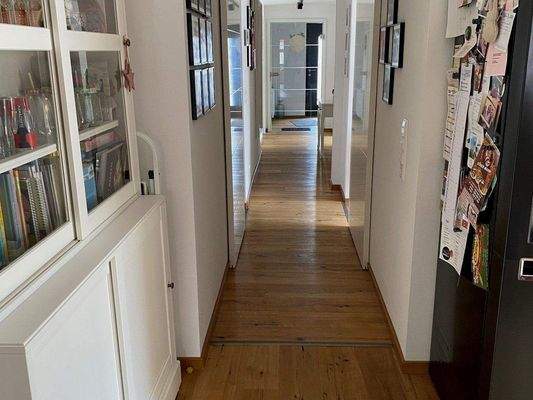 Fluransicht richtung Eingang DG