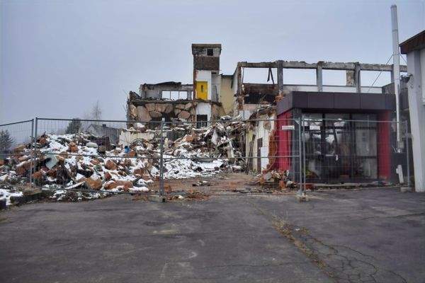 Ruine des Bürogebäudes