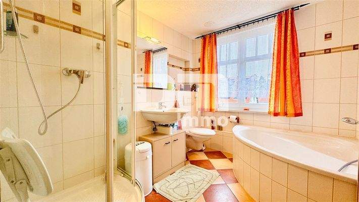 OG Badezimmer / Dusche / Wanne