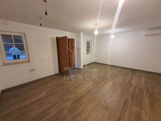 Geschmackvolle Fußböden zeichnen das Interieur aus