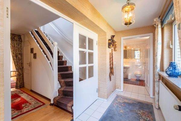 Treppe ins Obergeschoss