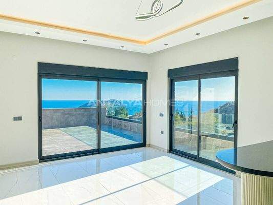 Sea-View Villa with Private Pool in Alanya Tepe