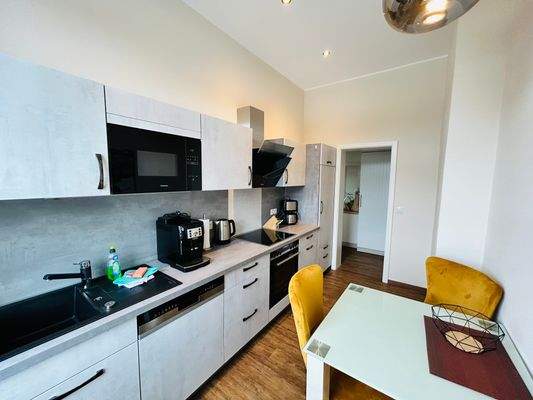 Küche mit Einbauküche