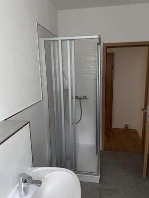 Badezimmer mit Dusche