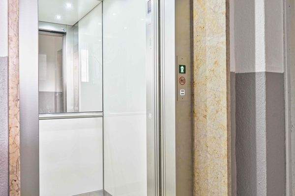 neuer Personenaufzug