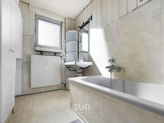 GEMÜTLICHES BADEZIMMER