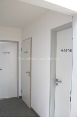 Damen- Herren und Personal-WC