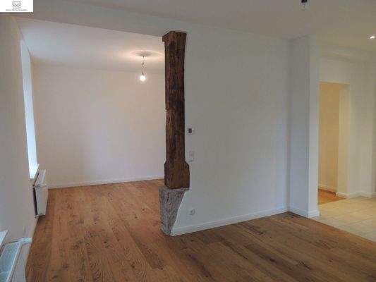 Teilansicht Wohnen-Essen- Gartenblick