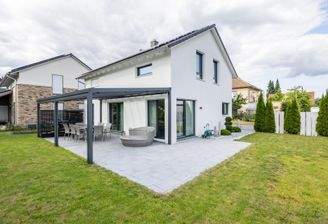Hausansicht-Garten