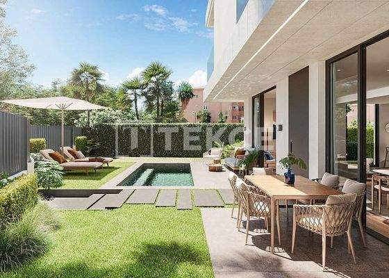 Townhouses with a Private Garden in Prime Location in Malaga