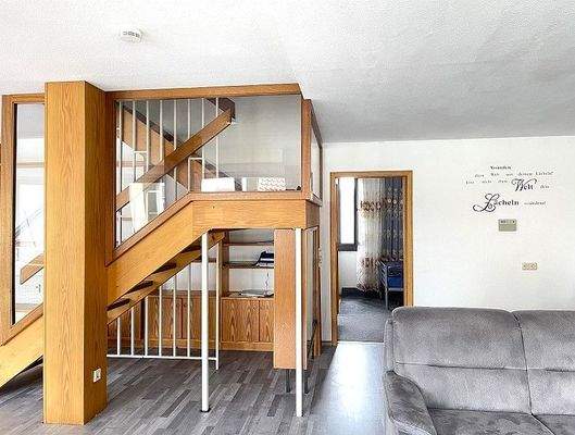 Wohnzimmer zum Arbeits- oder Kinderzimmer