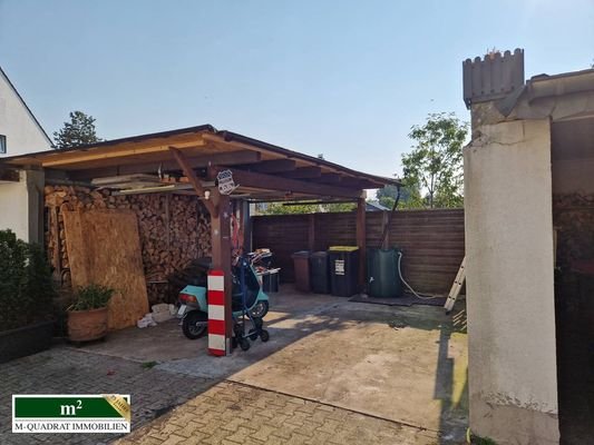 Carport und Stellplatz