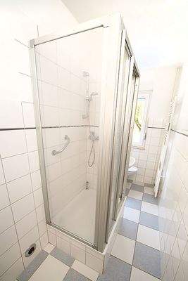 Tageslichtbad mit Dusche