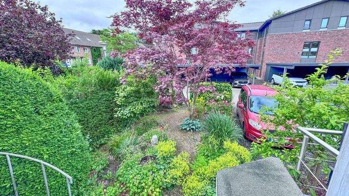 Garten mit PKW-Stellplatz