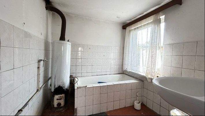 Tageslichtbad mit Wanne