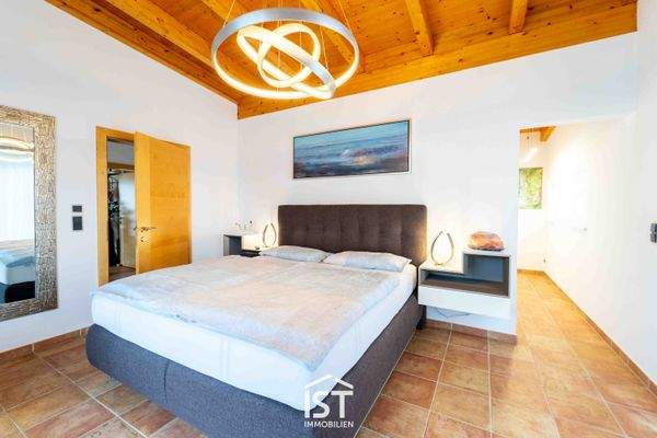 Schlafzimmer mit Ankleide