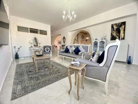 Wunderschön Renovierte Villa mit Meer- und Bergblick zum Verkauf in Xirosterni