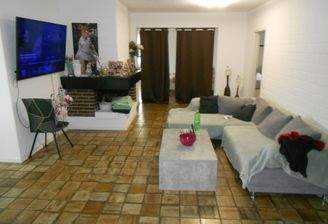 Wohnzimmer mit Kamin