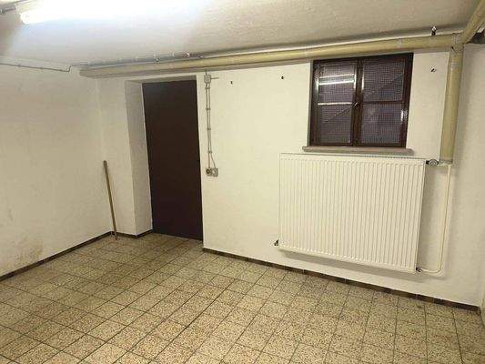 Keller_Waschkeller mit Ausgang