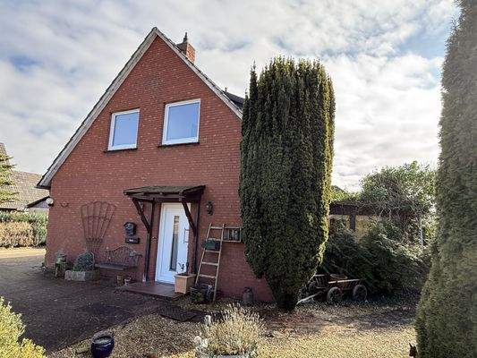 Haupteingang Straßenansicht