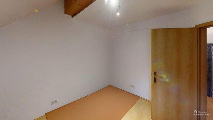 Schlossweg-5-Bedroom-Defurnished 1