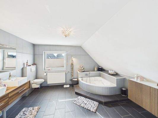 CAM03784G0-PR0100-STILL058