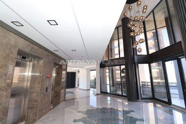 Flats in Complex near Main Street in Antalya Altintas