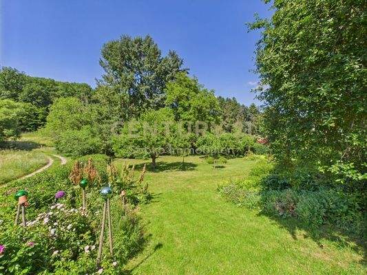 Garten mit Obstbäumen