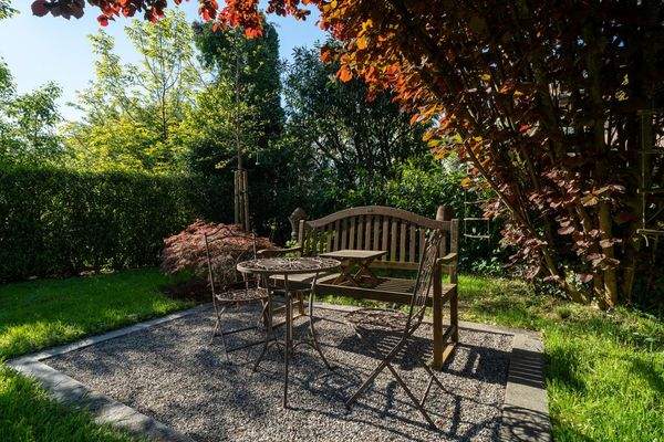 Idyllisches Plätzchen im Garten