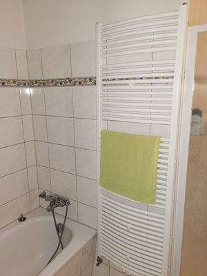 Bad aus Whg. darunter