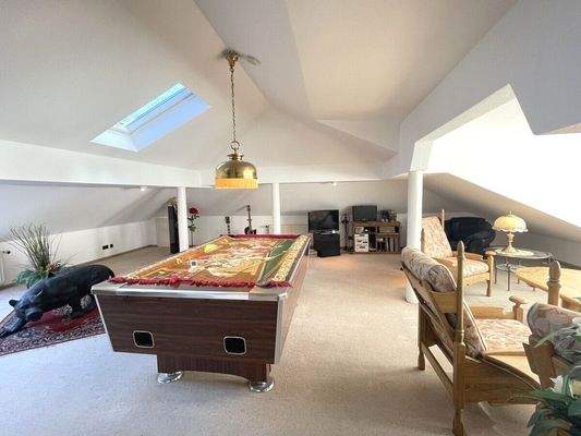Hobbyraum oder Schlafzimmer Dachboden