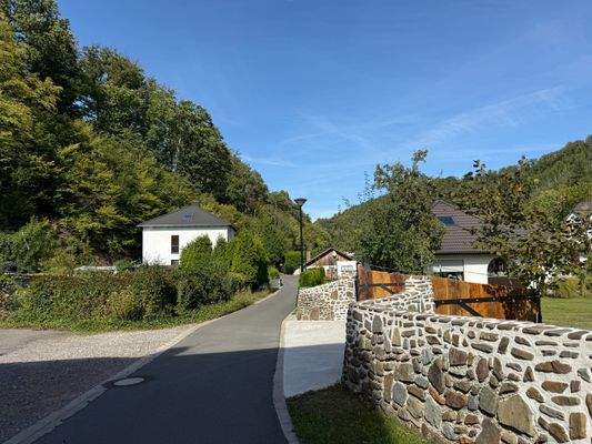 weiterführende Strasse