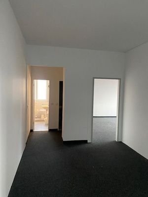Flur zu Raum 3 und WC