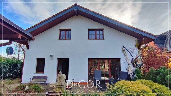 Hauseingang und Terrasse, Gartenseite