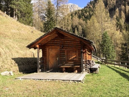 Rarität: kleine Berghütte in sonniger Lage in Wolkenstein / Gröden - Südtirol