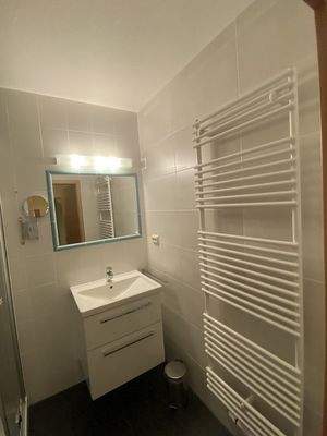 Das Bad mit Handtuchwärmer