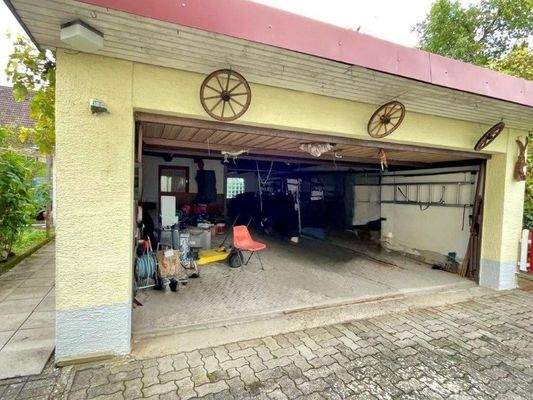 Doppelgarage mit Werkstatt