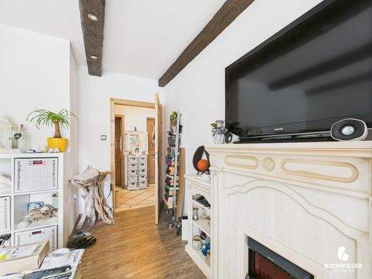 Wohnzimmer mit Balkendecke