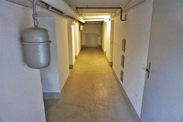 Stufenloser Kellereingang