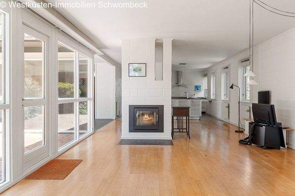 Wohnzimmer mit Kamin