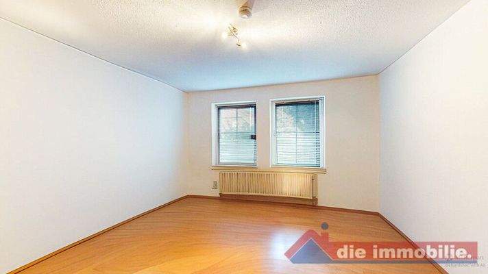 Ruhig gelegenes Schlafzimmer mit guter Stellfläche